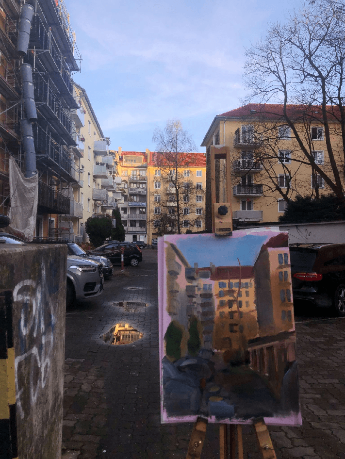 Straßenszene bei Dämmerung